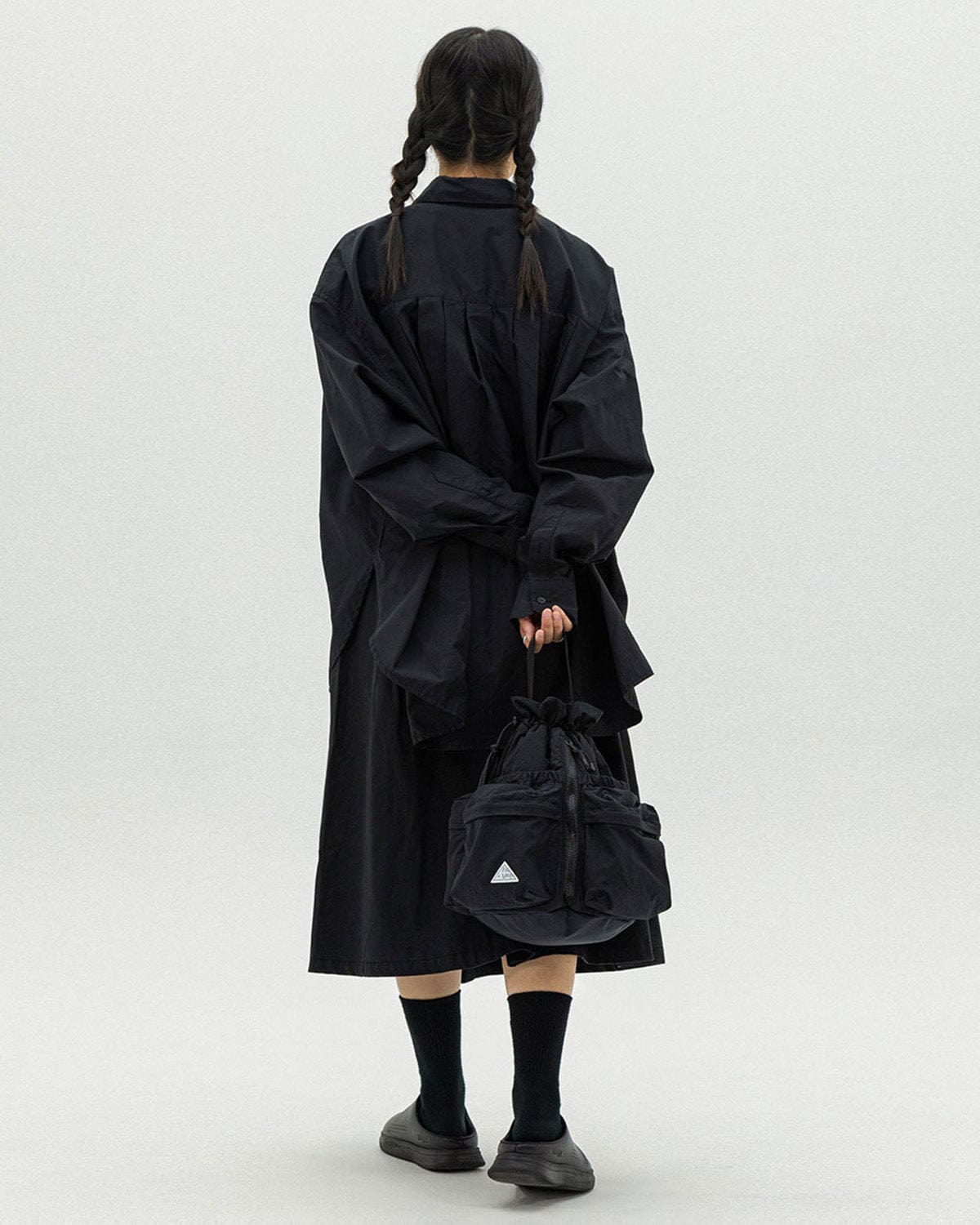 VERT ONE-SIZE [FOUND POCKET] CLOVER BUCKET BAG BLACK