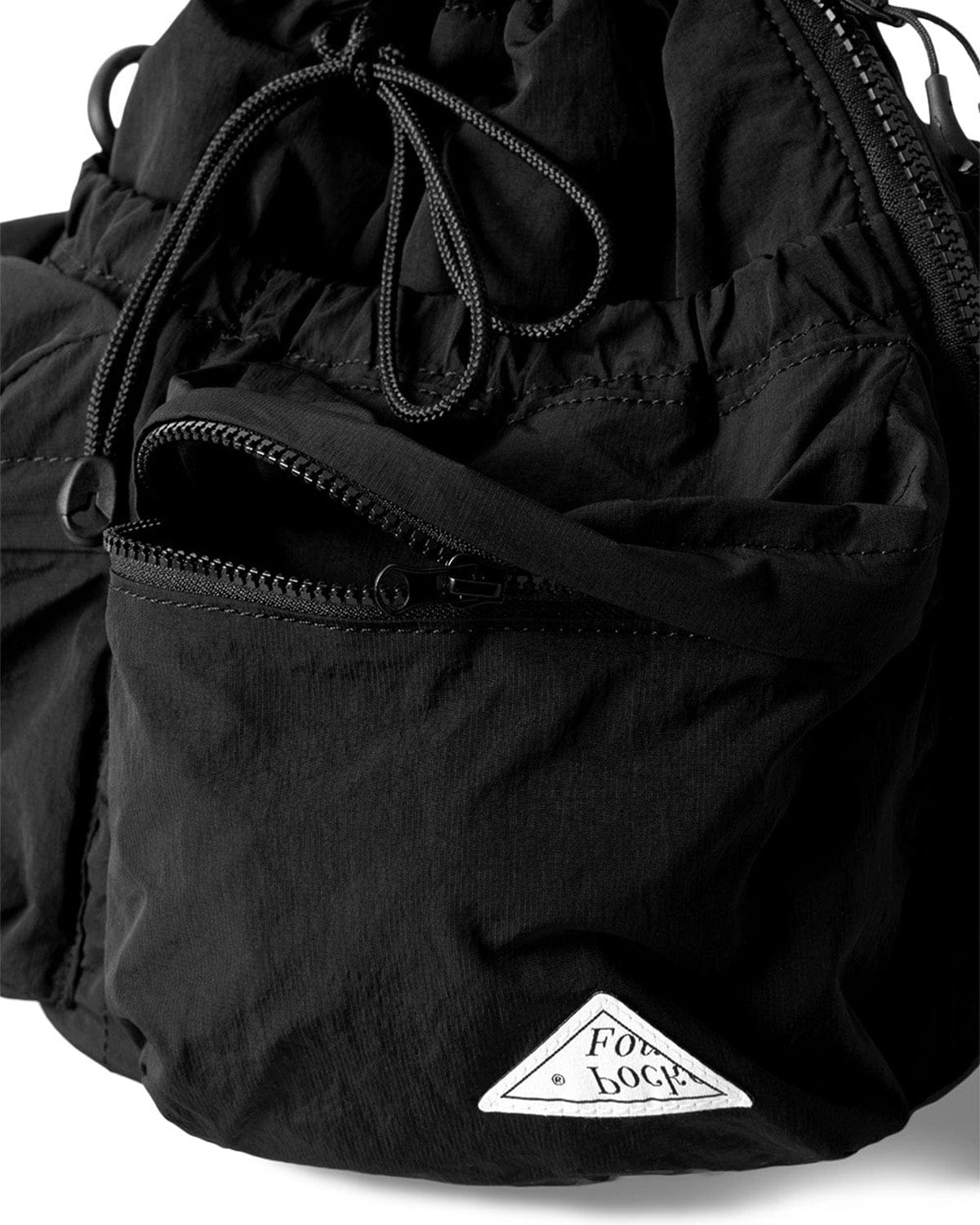 VERT ONE-SIZE [FOUND POCKET] CLOVER BUCKET BAG BLACK