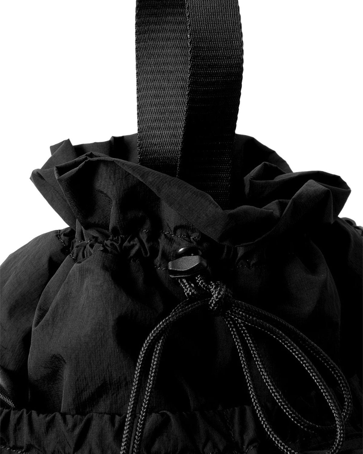 VERT ONE-SIZE [FOUND POCKET] CLOVER BUCKET BAG BLACK