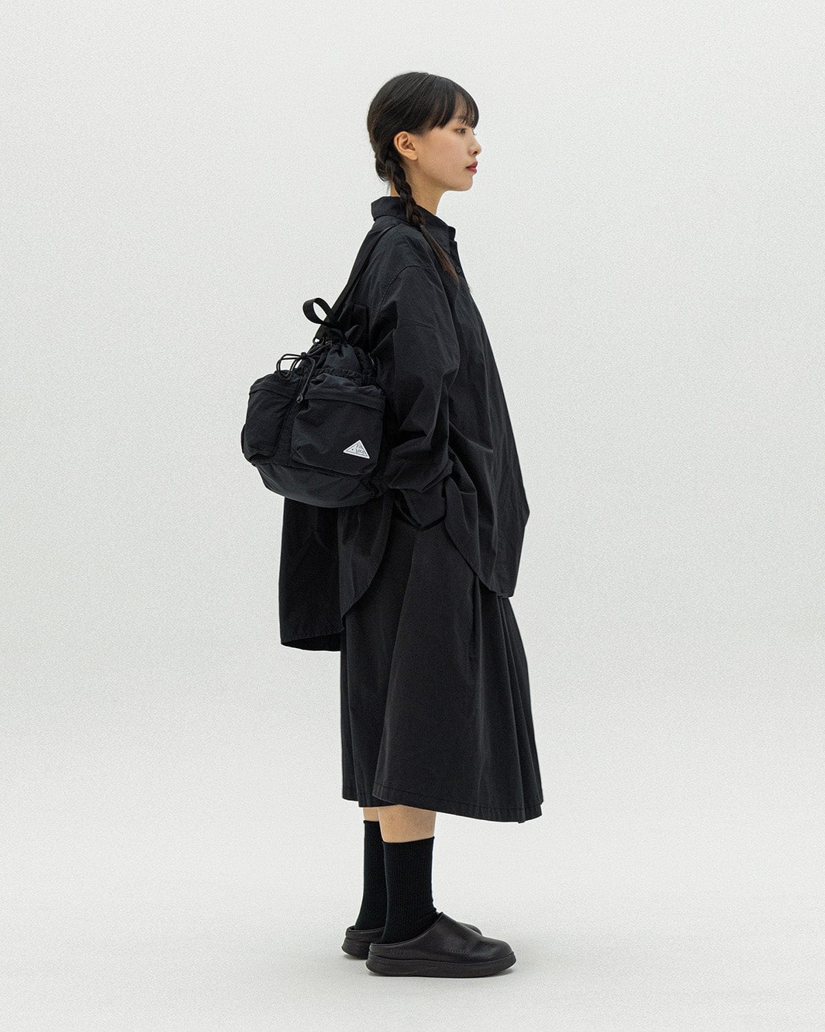 VERT ONE-SIZE [FOUND POCKET] CLOVER BUCKET BAG BLACK