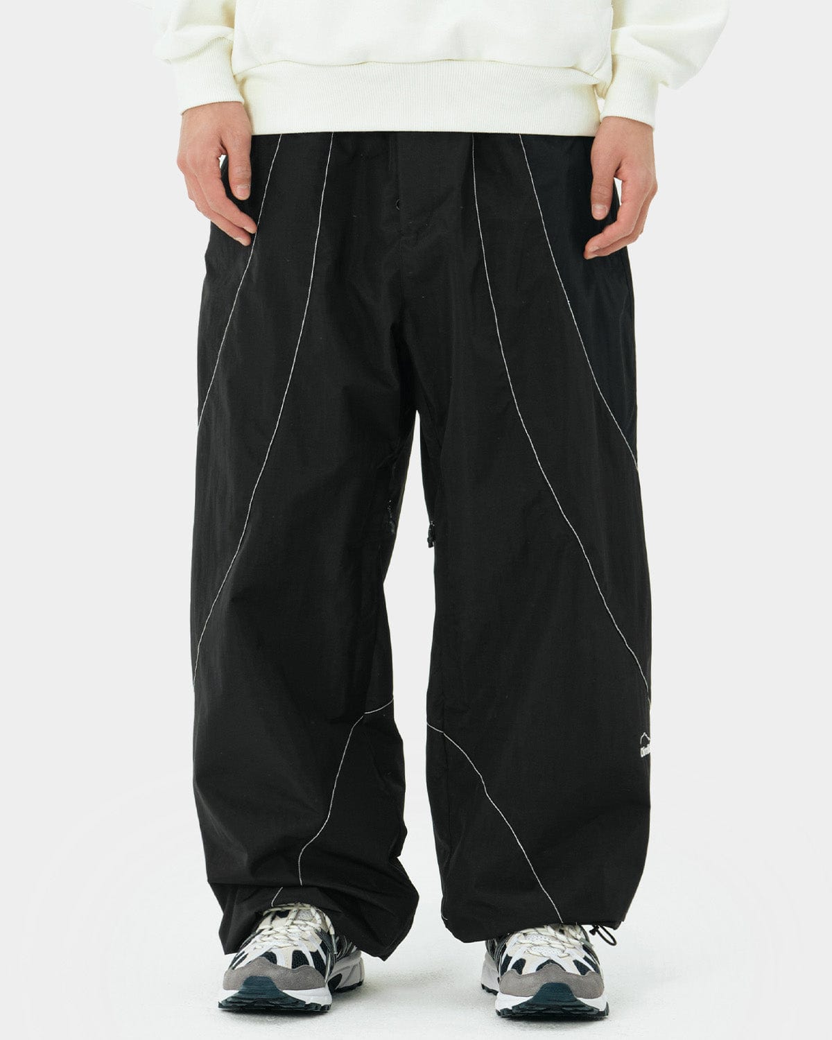 VERT RUNNER LINE PANTS BLACK (Semi Wide Fit)